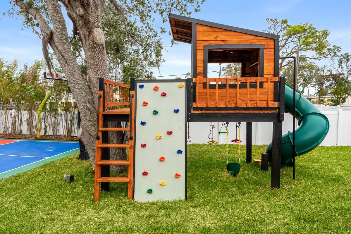 Hubbel Hideaway, Backyard