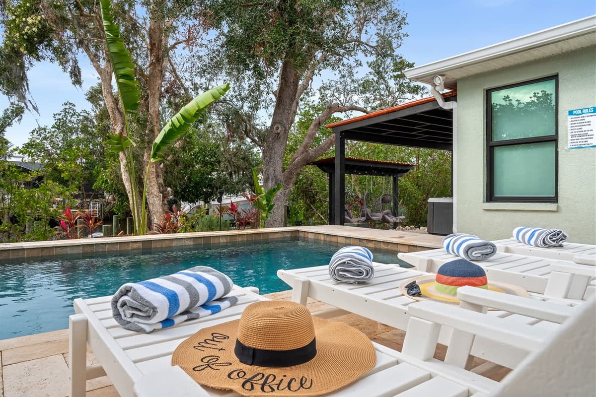 Pool Chaise Lounge Chairs
